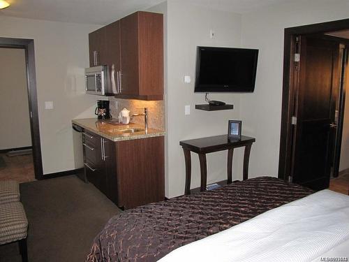 222D-1175 Resort Dr, Parksville, BC - Indoor Photo Showing Bedroom