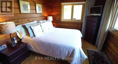 171 Chamonix Crescent, Blue Mountains, ON - Indoor Photo Showing Bedroom