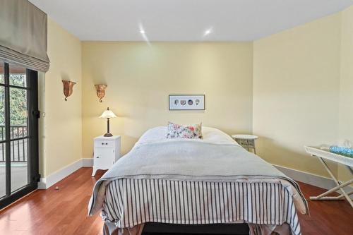 156 Lakeview Arrow Creek Road, Creston, BC - Indoor Photo Showing Bedroom