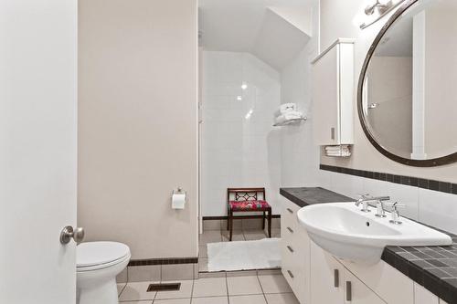 156 Lakeview Arrow Creek Road, Creston, BC - Indoor Photo Showing Bathroom