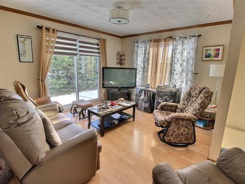 Salon - 285 5E-Et-6E-Rang E., Saint-Félix-De-Dalquier, QC - Indoor Photo Showing Living Room