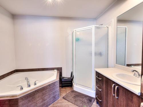 Salle de bains - 4188  - 4192 Rue Bertin, Laval (Chomedey), QC - Indoor Photo Showing Bathroom