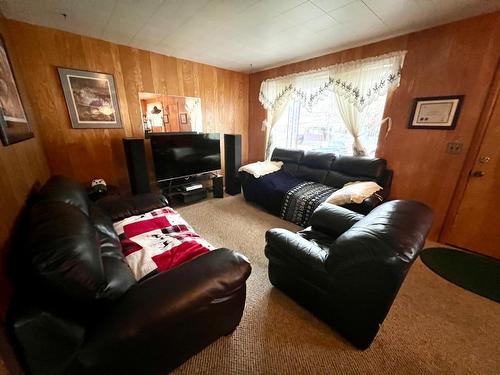 2157 Second Avenue, Trail, BC - Indoor Photo Showing Living Room