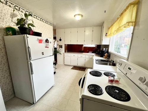 2157 Second Avenue, Trail, BC - Indoor Photo Showing Kitchen