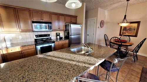 415 G - 400 Bighorn Boulevard, Radium Hot Springs, BC - Indoor Photo Showing Kitchen With Stainless Steel Kitchen