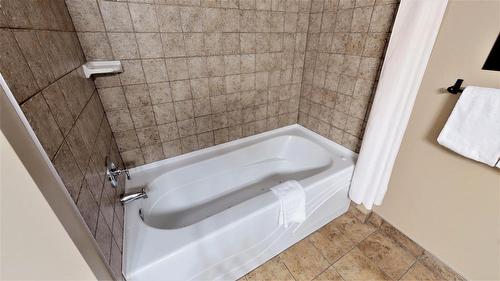 415 G - 400 Bighorn Boulevard, Radium Hot Springs, BC - Indoor Photo Showing Bathroom