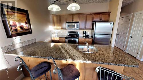 400 Bighorn  Boulevard Unit# 415 G, Radium Hot Springs, BC - Indoor Photo Showing Kitchen With Stainless Steel Kitchen With Double Sink