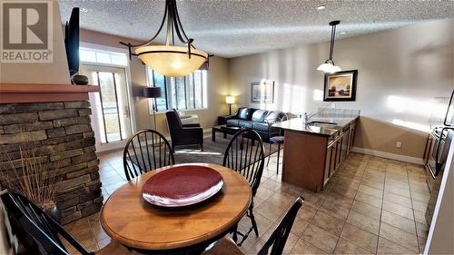 400 Bighorn  Boulevard Unit# 415 G, Radium Hot Springs, BC - Indoor Photo Showing Dining Room