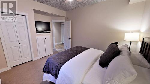 400 Bighorn  Boulevard Unit# 415 G, Radium Hot Springs, BC - Indoor Photo Showing Bedroom