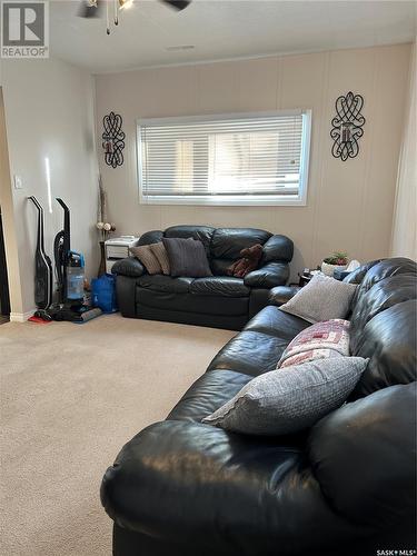 820 Park Avenue, Weyburn, SK - Indoor Photo Showing Living Room