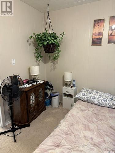 820 Park Avenue, Weyburn, SK - Indoor Photo Showing Bedroom