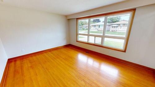 25 Parklands Drive, Hamilton, ON - Indoor Photo Showing Other Room