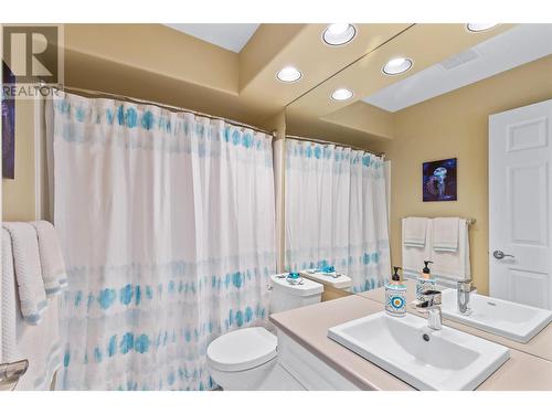 2629 Copper Ridge Drive, West Kelowna, BC - Indoor Photo Showing Bathroom
