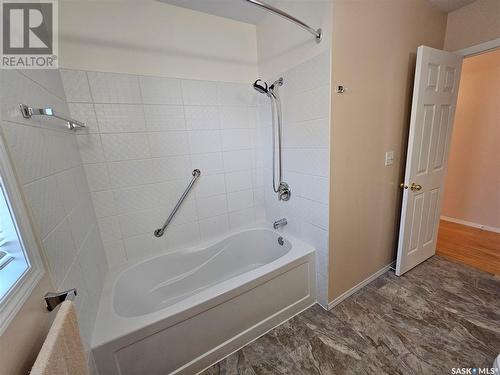 124 3Rd Street E, Ponteix, SK - Indoor Photo Showing Bathroom