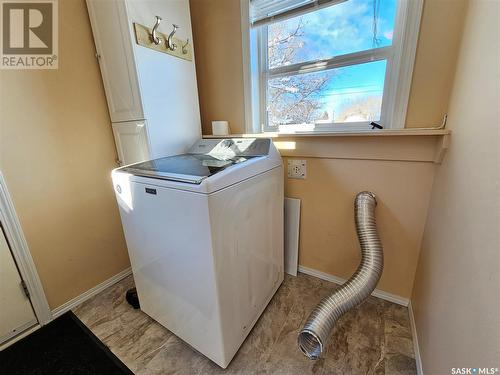 124 3Rd Street E, Ponteix, SK - Indoor Photo Showing Laundry Room