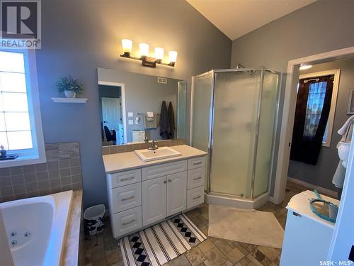 300 3Rd Avenue W, Flaxcombe, SK - Indoor Photo Showing Bathroom