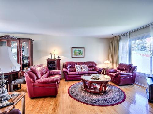 Living room - 12912 Rue Plaisance, Montréal (Pierrefonds-Roxboro), QC - Indoor Photo Showing Living Room