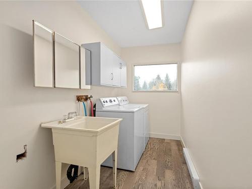 2270 Morello Rd, Nanoose Bay, BC - Indoor Photo Showing Laundry Room