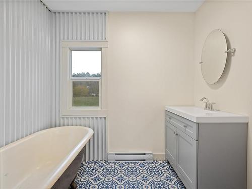 2270 Morello Rd, Nanoose Bay, BC - Indoor Photo Showing Bathroom