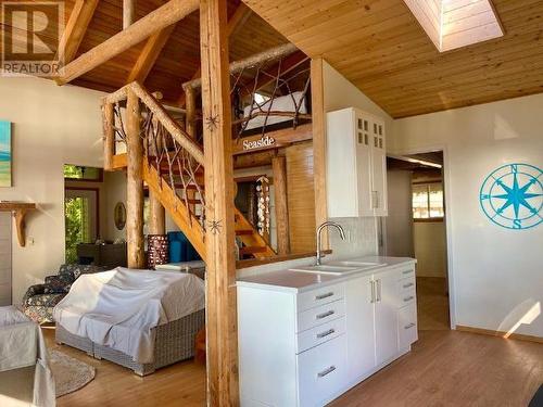 1101 Sunset Trail, Savary Island, BC - Indoor