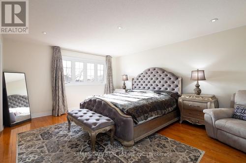6844 Golden Hills Way, Mississauga, ON - Indoor Photo Showing Bedroom