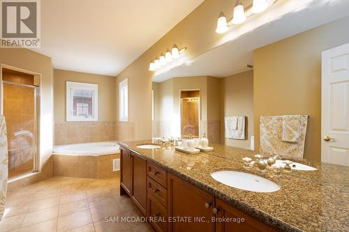 6844 Golden Hills Way, Mississauga, ON - Indoor Photo Showing Bathroom