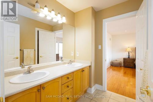 6844 Golden Hills Way, Mississauga, ON - Indoor Photo Showing Bathroom