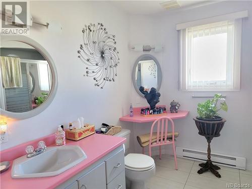 596 St Simon, Bathurst, NB - Indoor Photo Showing Bathroom
