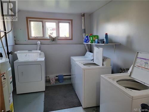 596 St Simon, Bathurst, NB - Indoor Photo Showing Laundry Room