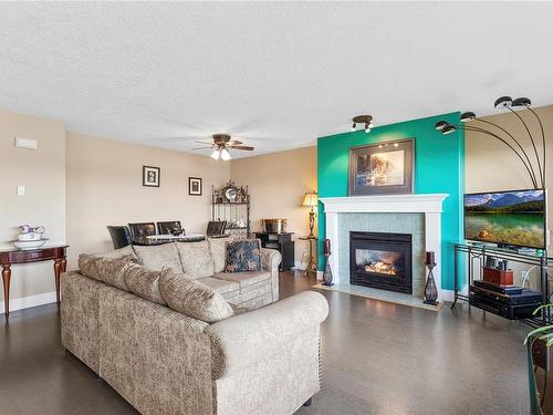 16-100 Gifford Rd, Ladysmith, BC - Indoor Photo Showing Living Room With Fireplace