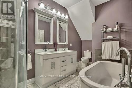 451 Timothy St, Newmarket, ON - Indoor Photo Showing Bathroom