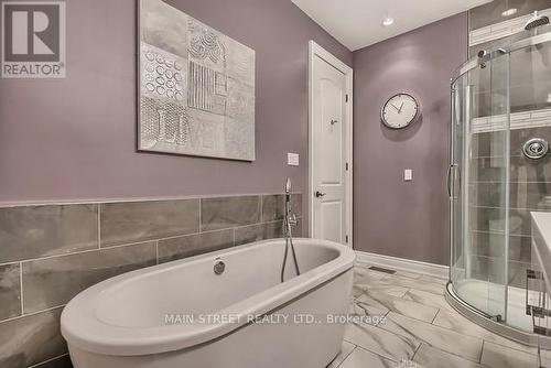 451 Timothy St, Newmarket, ON - Indoor Photo Showing Bathroom