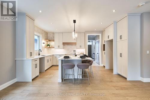 454 Old Course Tr, Welland, ON - Indoor Photo Showing Kitchen With Upgraded Kitchen