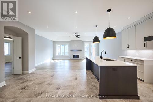 464 Old Course Trail, Welland, ON - Indoor Photo Showing Kitchen With Double Sink