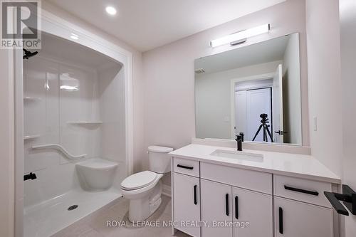 464 Old Course Trail, Welland, ON - Indoor Photo Showing Bathroom