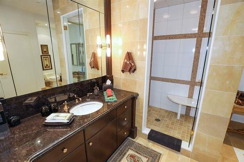 1100 1 Wellington Crescent, Winnipeg, MB - Indoor Photo Showing Bathroom