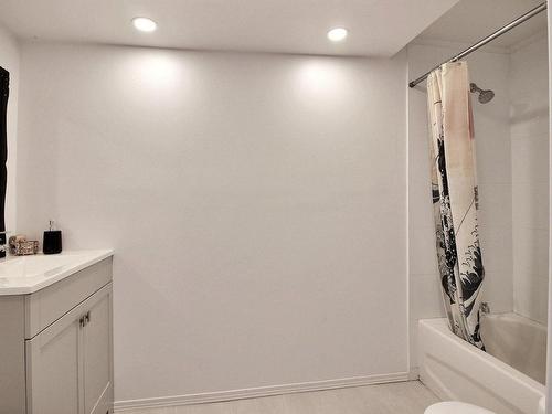 Salle de bains - 11 Rue Hammond, Lachute, QC - Indoor Photo Showing Bathroom