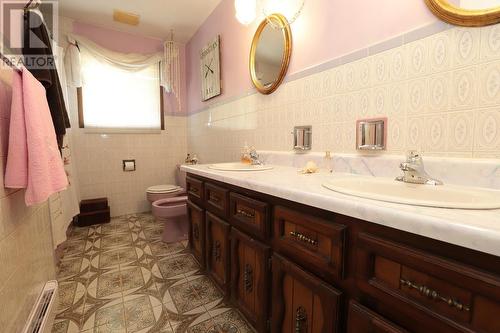 850 Wallace Ter, Sault Ste. Marie, ON - Indoor Photo Showing Bathroom