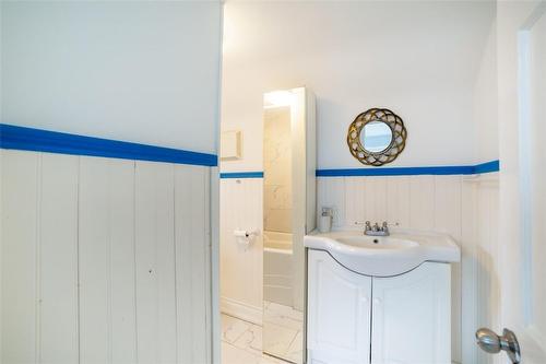 36 West 3Rd Street|Unit #Upper, Hamilton, ON - Indoor Photo Showing Bathroom