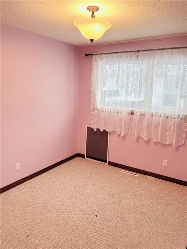 68 Lynx Crescent, Thompson, MB - Indoor Photo Showing Other Room