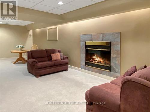 995 Concession Rd, Fort Erie, ON - Indoor Photo Showing Living Room With Fireplace