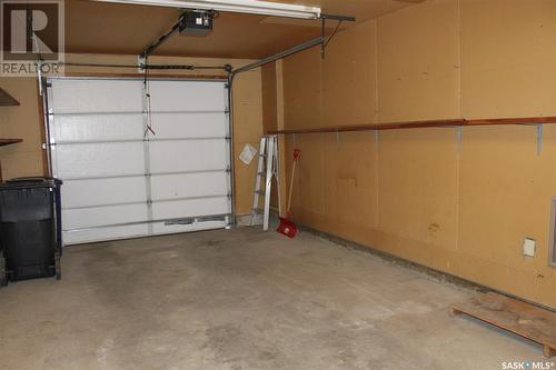 665 9Th Street W, Shaunavon, SK - Indoor Photo Showing Garage