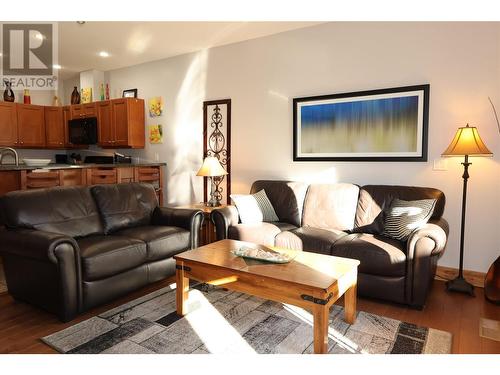 5401 Lakeshore Drive Unit# 205, Osoyoos, BC - Indoor Photo Showing Living Room