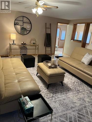 108 Coldstream Rd, Kawartha Lakes, ON - Indoor Photo Showing Living Room