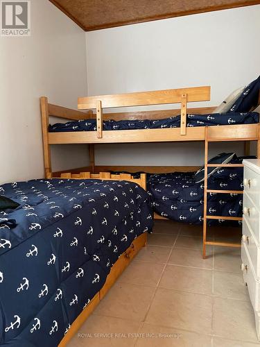 108 Coldstream Road, Kawartha Lakes, ON - Indoor Photo Showing Bedroom