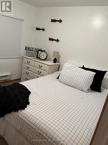 108 Coldstream Rd, Kawartha Lakes, ON - Indoor Photo Showing Bedroom