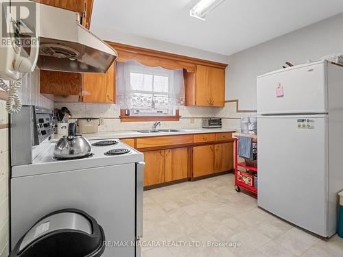 100 Bertie Street, Fort Erie, ON - Indoor Photo Showing Kitchen With Double Sink
