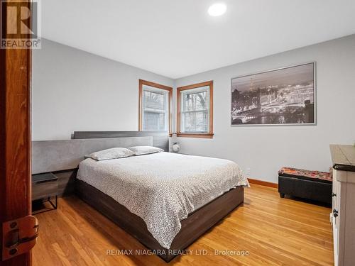 100 Bertie Street, Fort Erie, ON - Indoor Photo Showing Bedroom