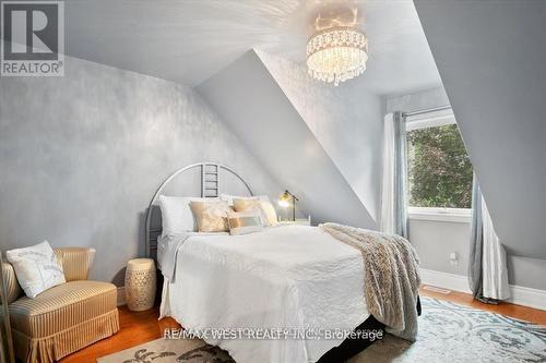 61 Earl Street, Wasaga Beach, ON - Indoor Photo Showing Bedroom