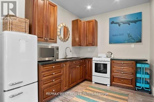 61 Earl St, Wasaga Beach, ON - Indoor Photo Showing Kitchen
